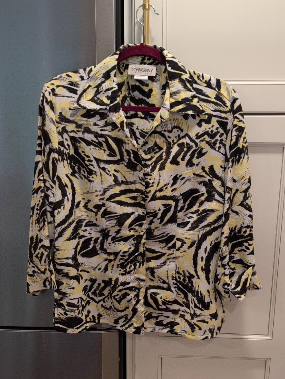 Donnkenny Classics Size Large Button Down Blouse. Black White And Yellow Design